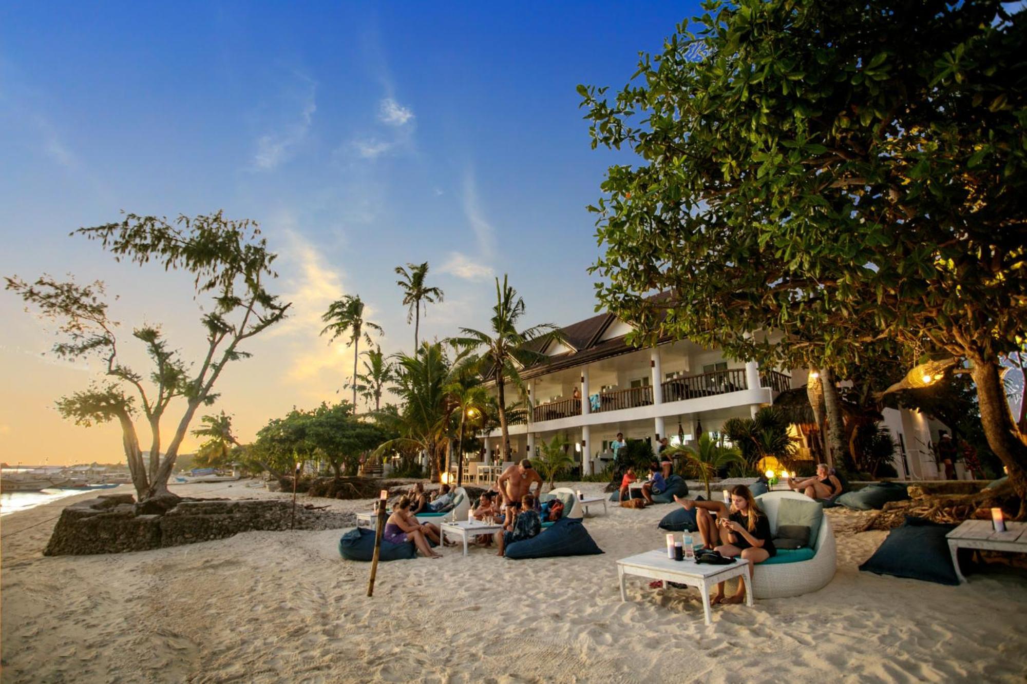 Ocean Vida Beach And Dive Resort Логон Экстерьер фото